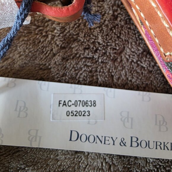 Disney Dooney & Bourke 2023 Christmas Holiday Camera Crossbody Bag NWT Rare - Picture 5 of 16